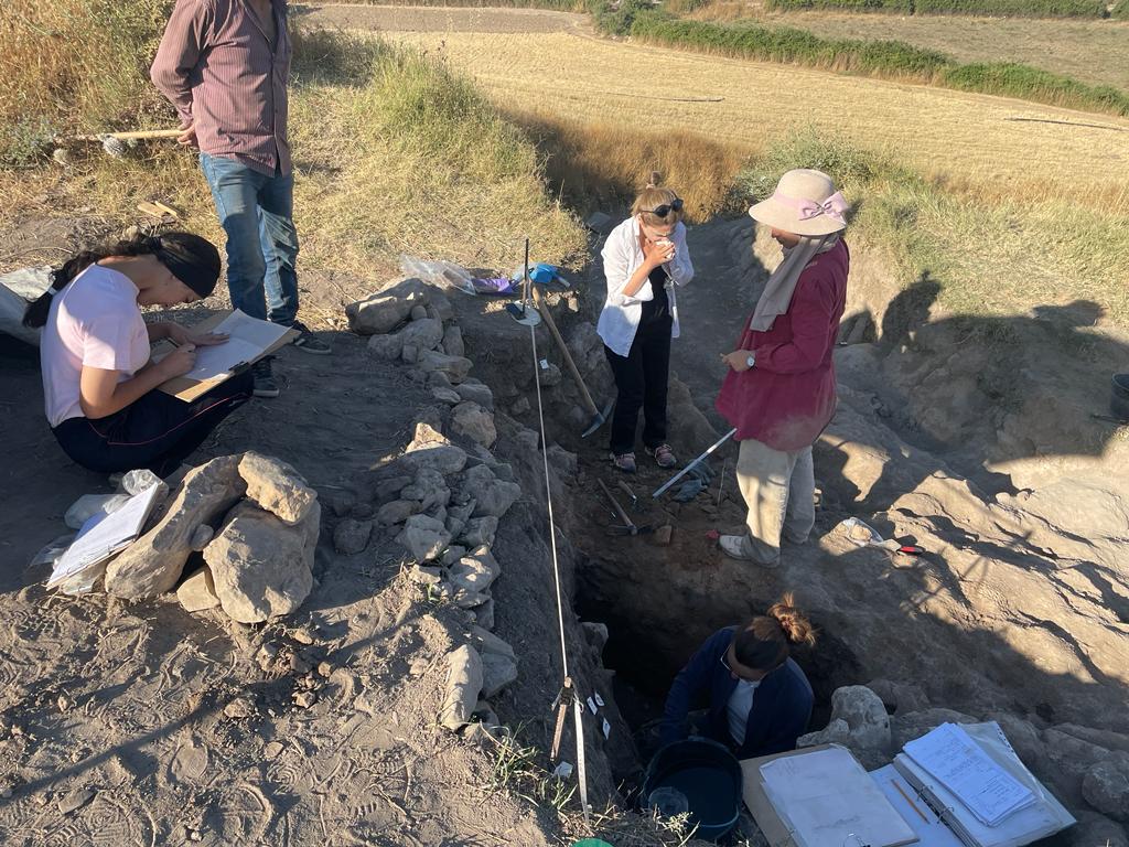 Excavation in Deir Zanoun